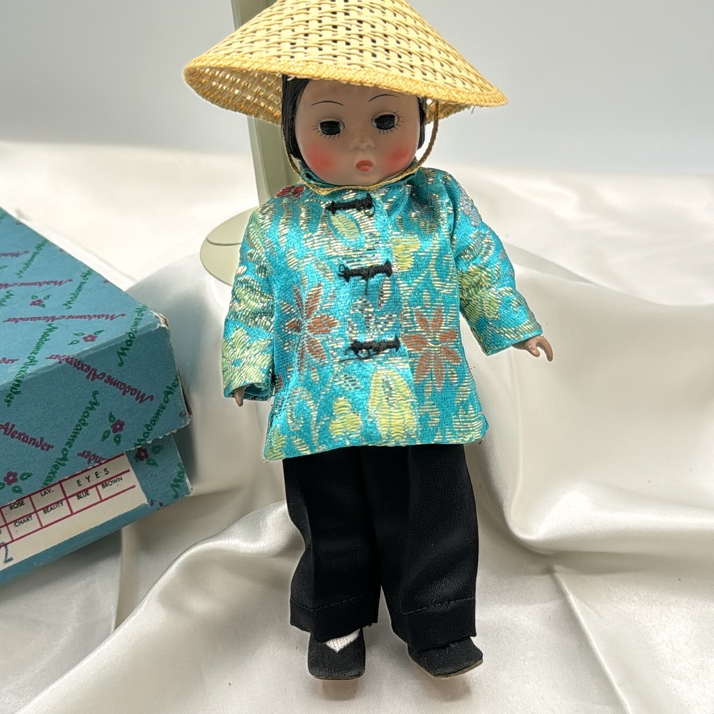Madame Alexander Doll, miniature, China #572